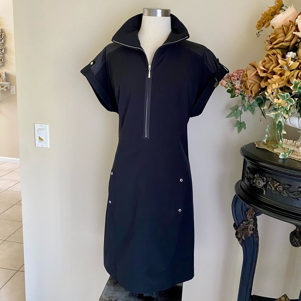 Black Zip-Front Short Sleeve Shift active Dress